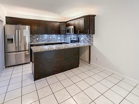 5th image of 2552 SW 15th St