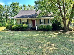 76 Roberts Ln, Salters, SC 29590