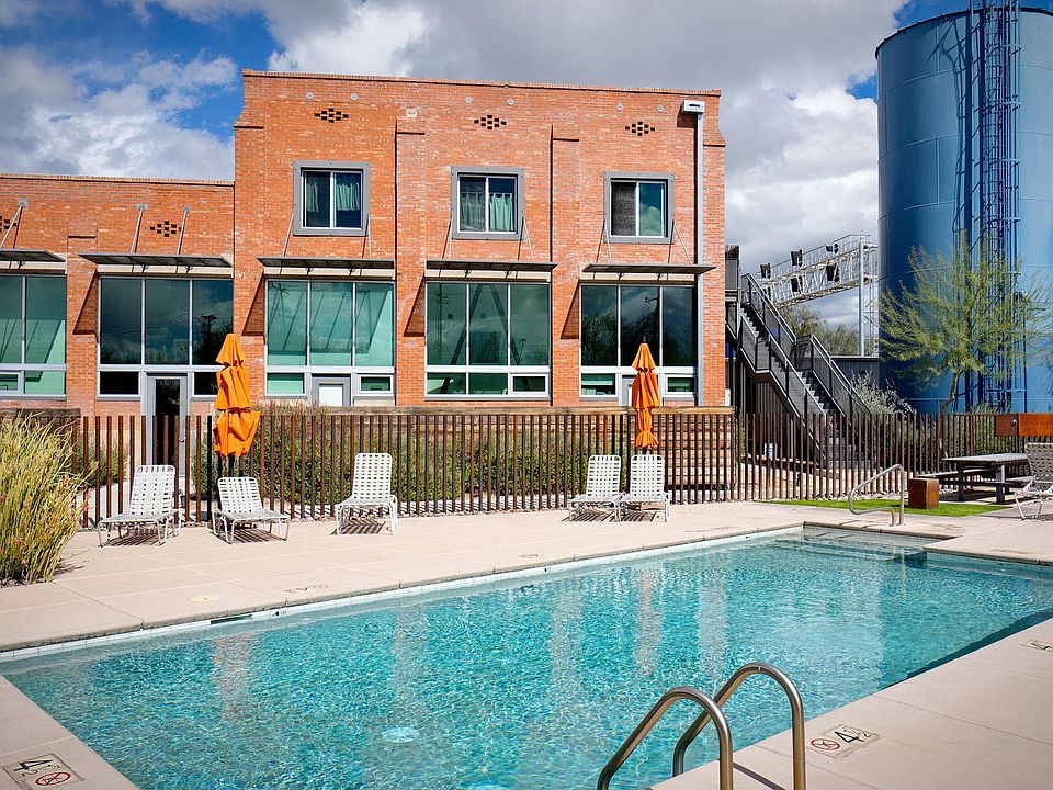 1st image of 1001 E 17th St APT 208