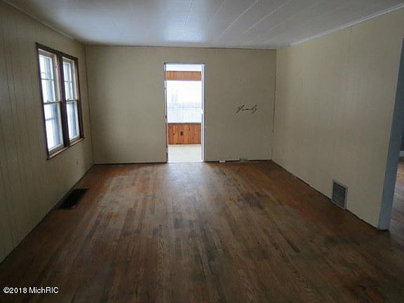 3rd image of 1271 W Larch Ave