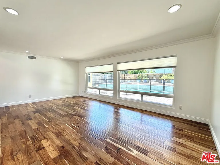 1615 Wellington Pl — Photo 32