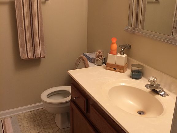 5th image of 16350 Taconic Cir