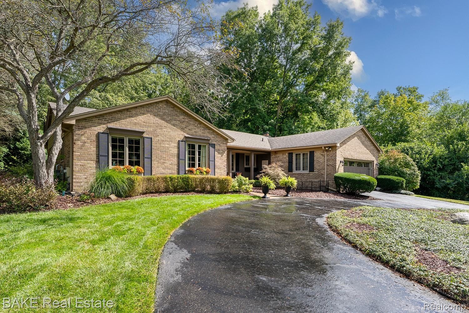 9200 Colony Farm Dr, Plymouth, MI 48170