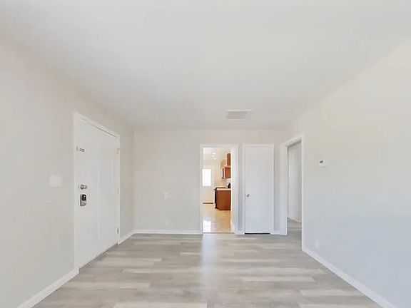 4th image of 1126 W Ovington St #A1