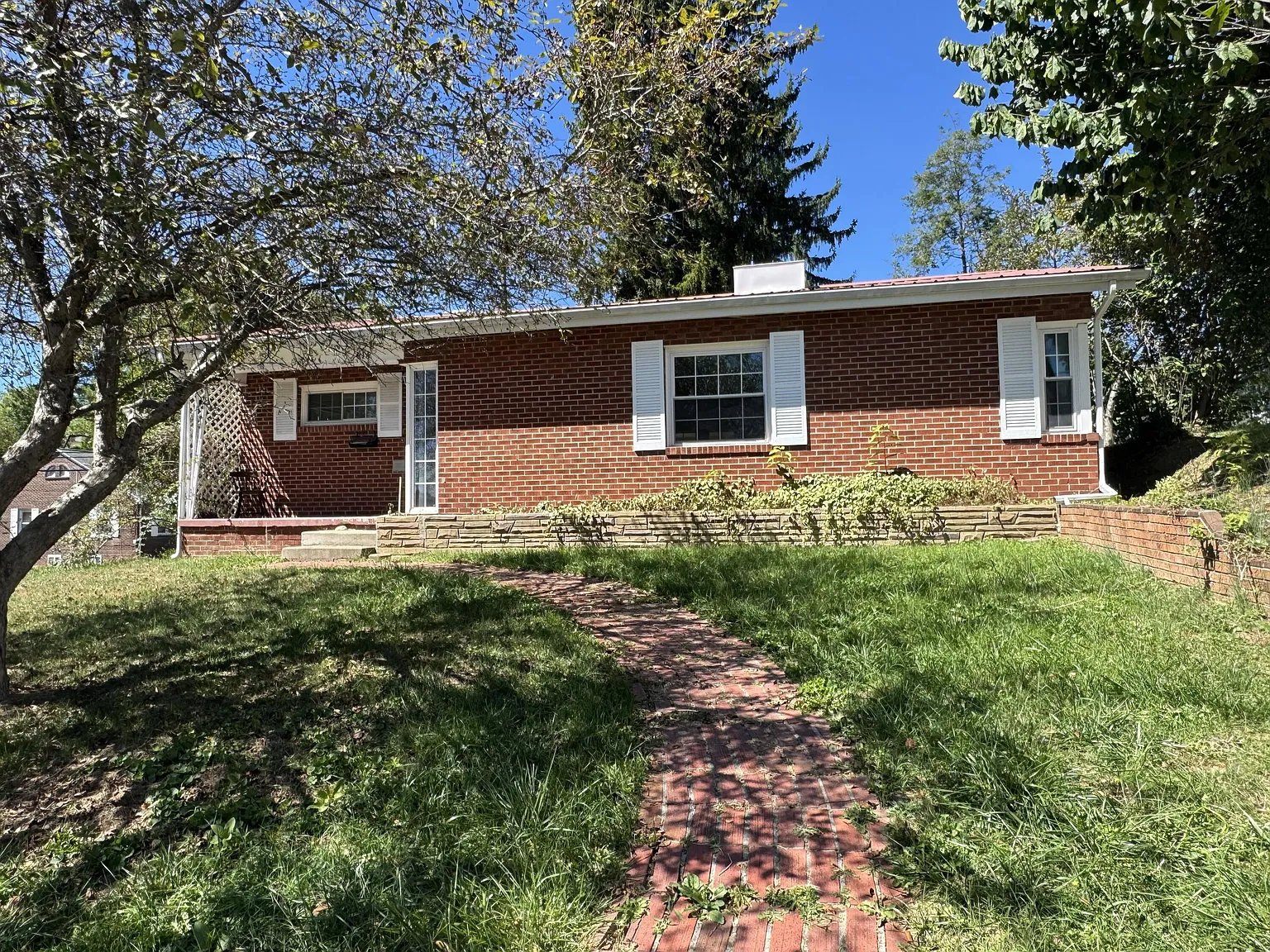 914 Reynolds Ave photo 1