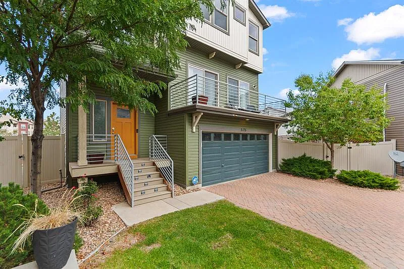 3 bed, 2.5 bath, 2332 sqft, $3,250 — Photo 2