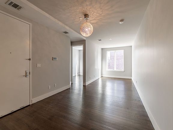 4th image of 575 Van Buren St #4