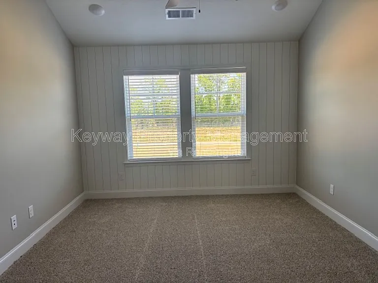 2044 Denmark Ave SE — Photo 10