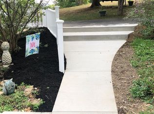 578 Ridgewood Dr, Fredericktown, PA 15333