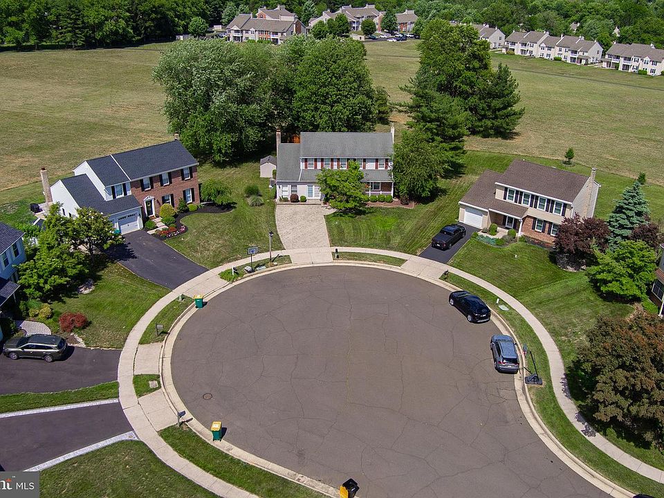 1st image of 487 Cambridge Ln