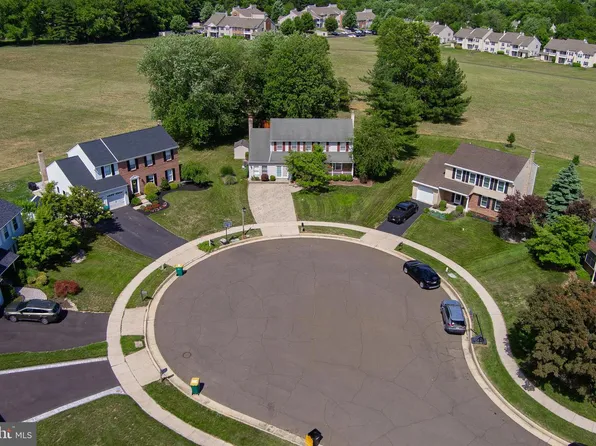 487 Cambridge Ln, Newtown, PA 18940