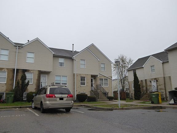 2nd image of 60 E 9th St