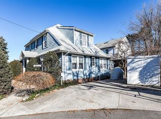 7 Hill Ct, Whitestone, NY 11357