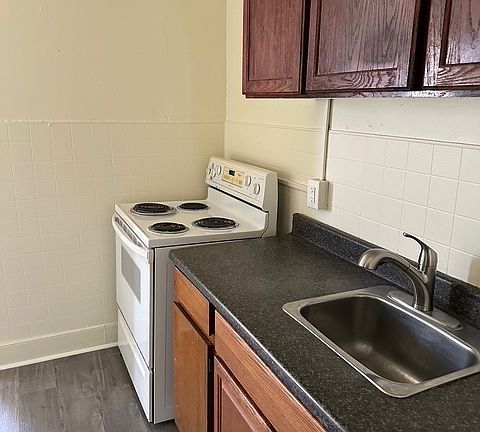 2nd image of 418 Canal St APT 2