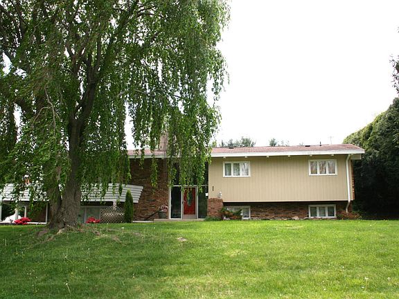 2nd image of 900 Hummingbird Dr