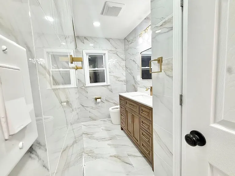588 Avenue A #3 — Photo 20