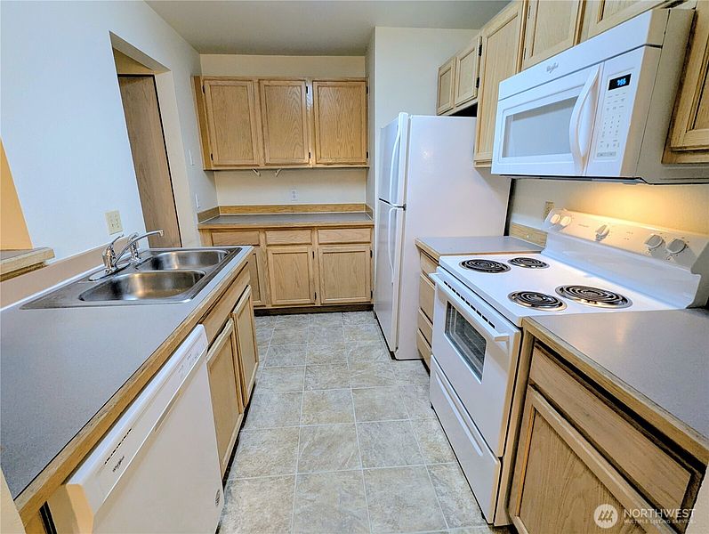 5th image of 9825 18th Avenue W #E4