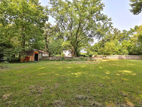2nd image of 654 Miner Ave