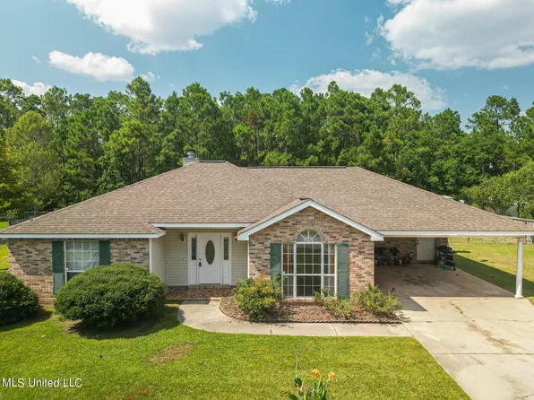 806 Carroll St, Waveland, MS 39576