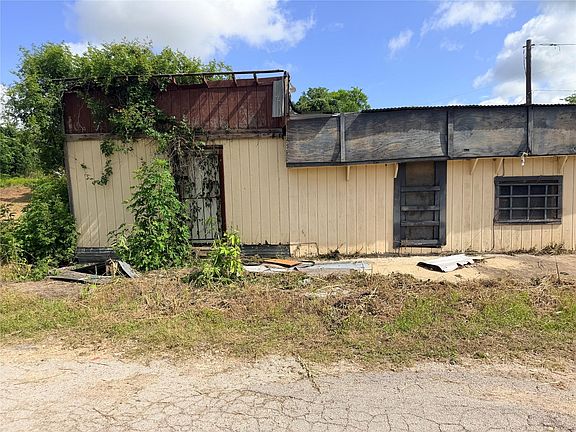 3rd image of 299 County Road 444