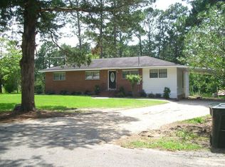 199 N Johnson St, Lyons, GA 30436