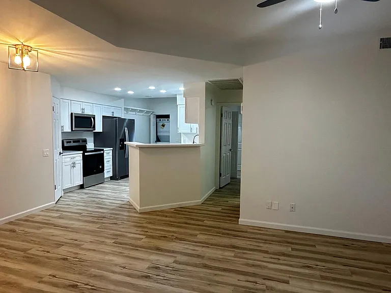 101 N 7th St #184 — Photo 11