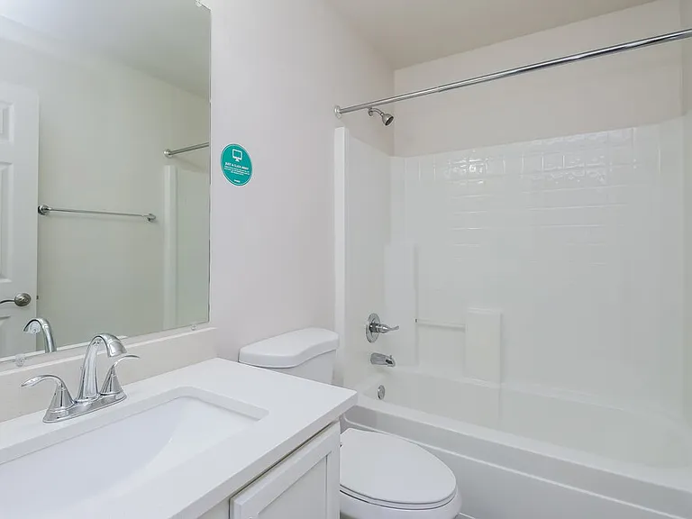 7925 W Claremont St — Photo 15
