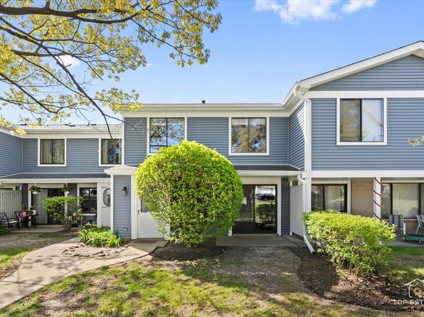 452 Harrison Ct, Vernon Hills, IL 60061