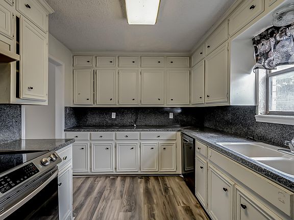 3rd image of 6829 Hyden Ave