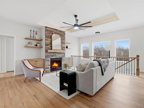 4th image of 892 Silver Ln