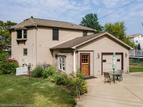 1117 S Long Lake Blvd, Lake Orion, MI 48362