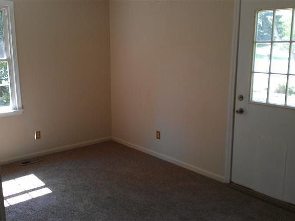 5th image of 124 Bradford Dr