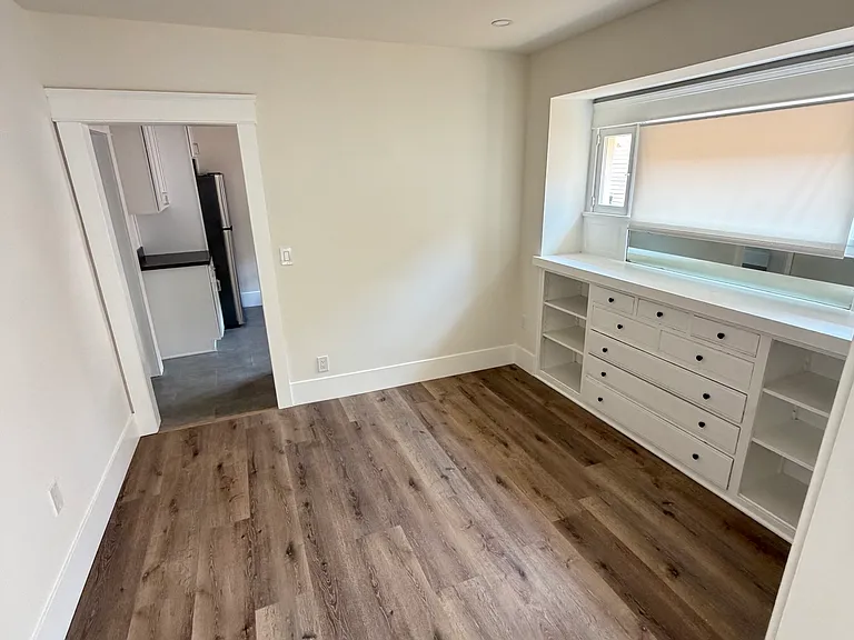 424 E Walnut St — Photo 3