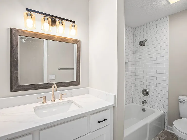 701 N Peace Haven Rd — Photo 28