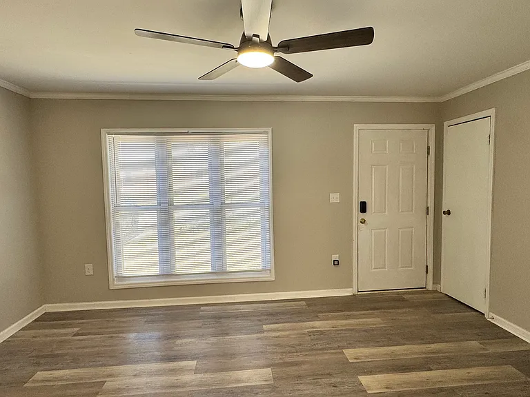 1312 Barnes St — Photo 4