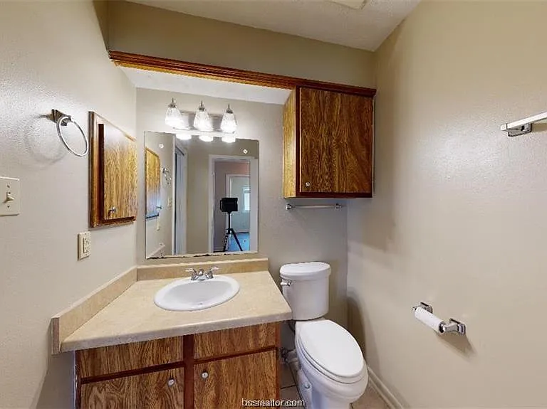 1411 Gramma Ct — Photo 8