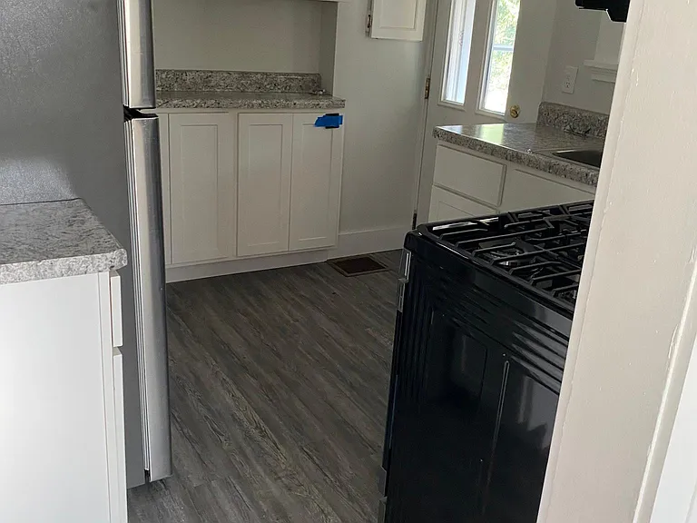 216 Catskill Ave — Photo 4