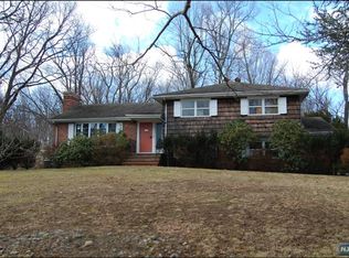 698 Franklin Ave, Franklin Lakes, NJ 07417