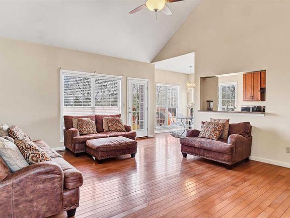 2nd image of 2359 Prouhet Ave