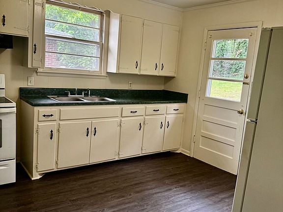 2nd image of 916 Virginia Ave