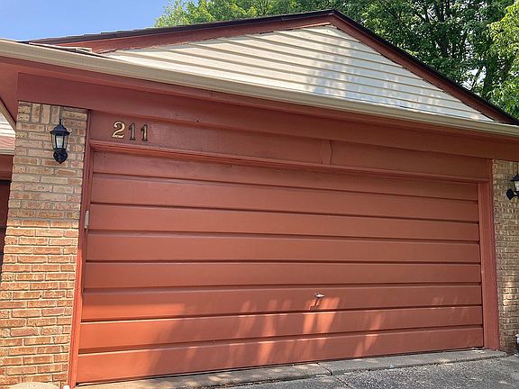 2nd image of 211 E Lovell Ave