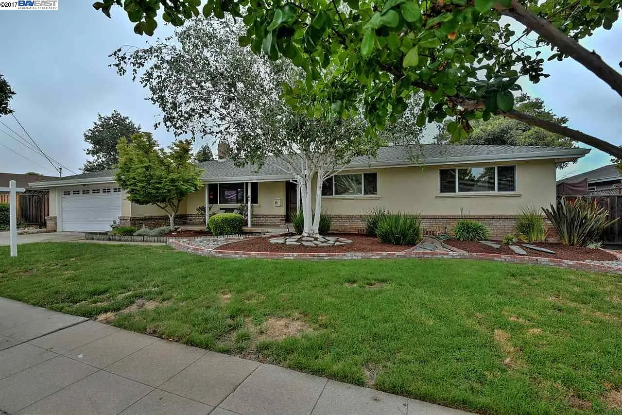 1133 Batavia Ave photo 1