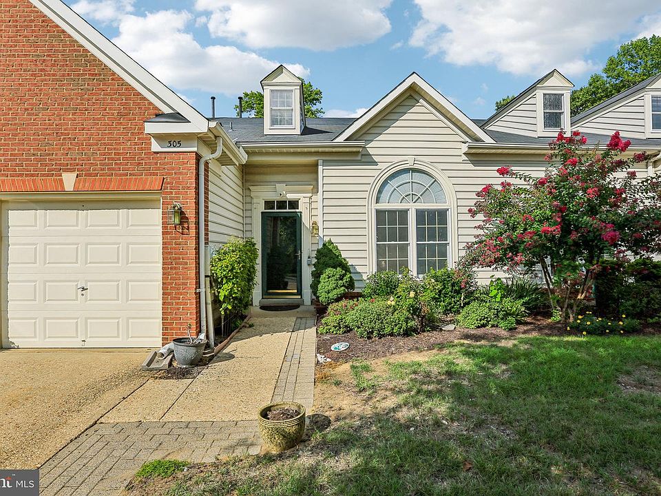 1st image of 305 Colony Point Pl