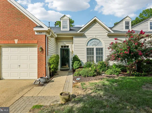 305 Colony Point Pl, Edgewater, MD 21037