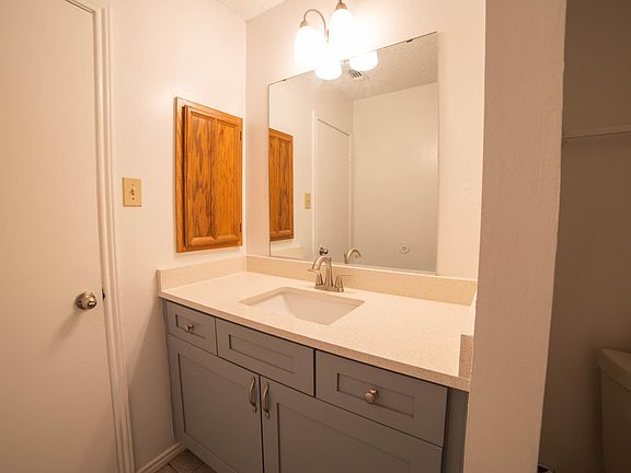 4th image of 2332 Carlisle Ct