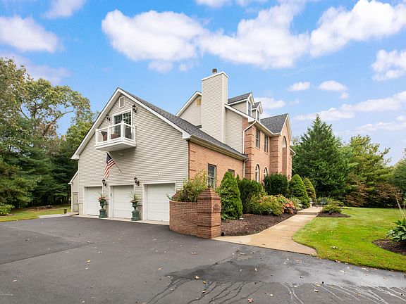 4th image of 1576 Country Club Ln