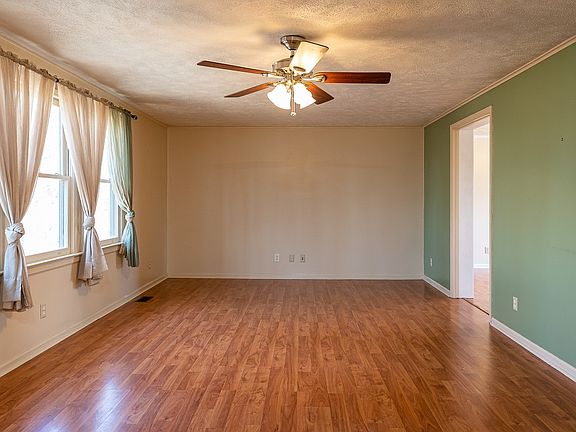 5th image of 2190 Jesse James Ln