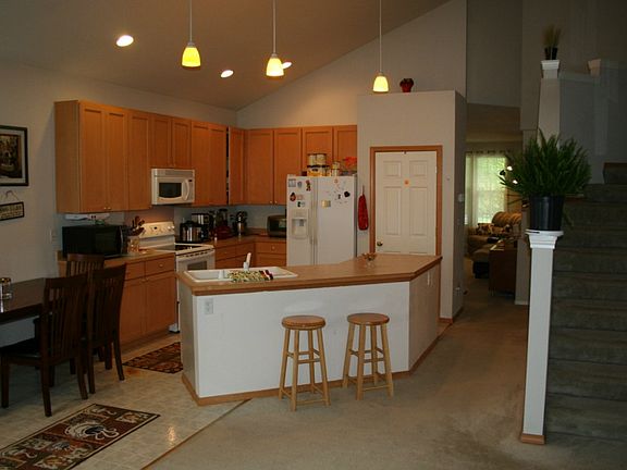 4th image of 3926 137th Pl SE