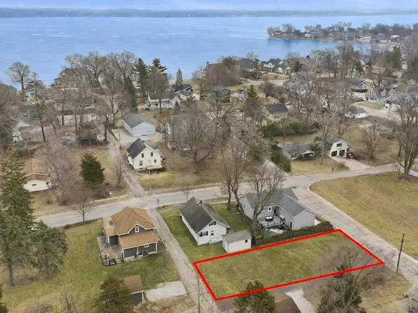 815 E Akron St, Culver, IN 46511