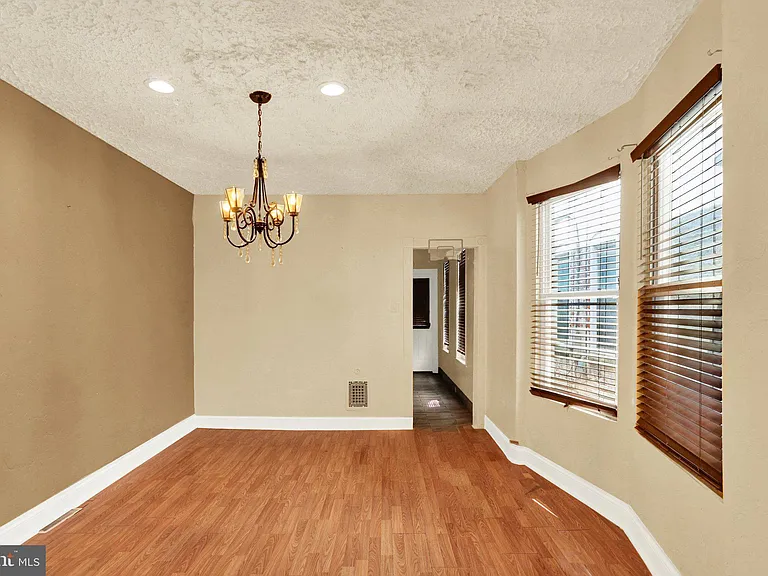 234 W Douglass St — Photo 10